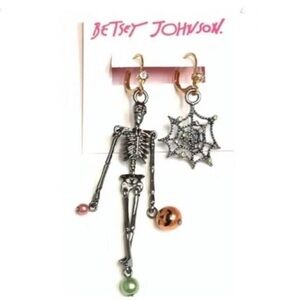 BETSEY JOHNSON Halloween Mismatched Skeleton Baubles Spider Web Earrings NEW NWT